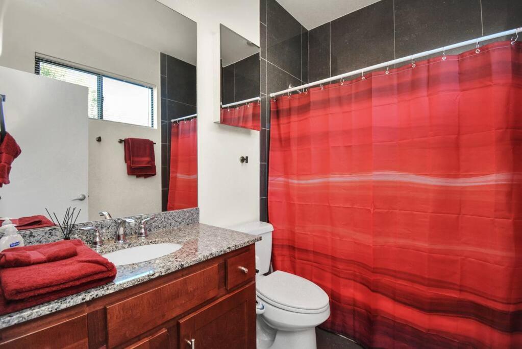 Holiday home 3br/3.5ba Three Story East Downtown Townhouse With View